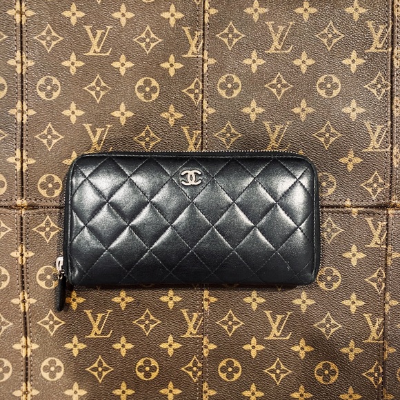 ❌TRADED❌Chanel Black Quilted Wallet - Picture 2 of 7